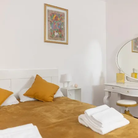Maria Pia Villa *